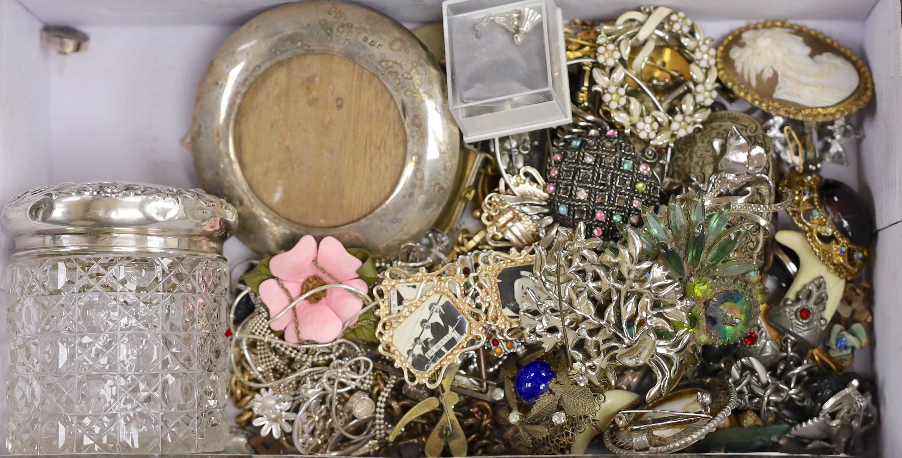 A quantity of assorted jewellery etc. including silver and costume.